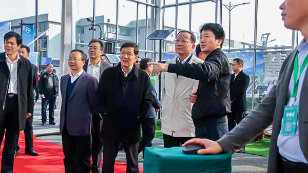 浙江省人大常委會副主任、省總工會主席史濟錫詳細詢問省農業信息化建設情況