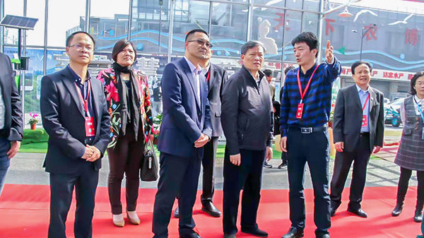 浙江省政協副主席、黨組副書記孫景淼蒞臨展位聽取浙江省數字農業系統介紹匯報